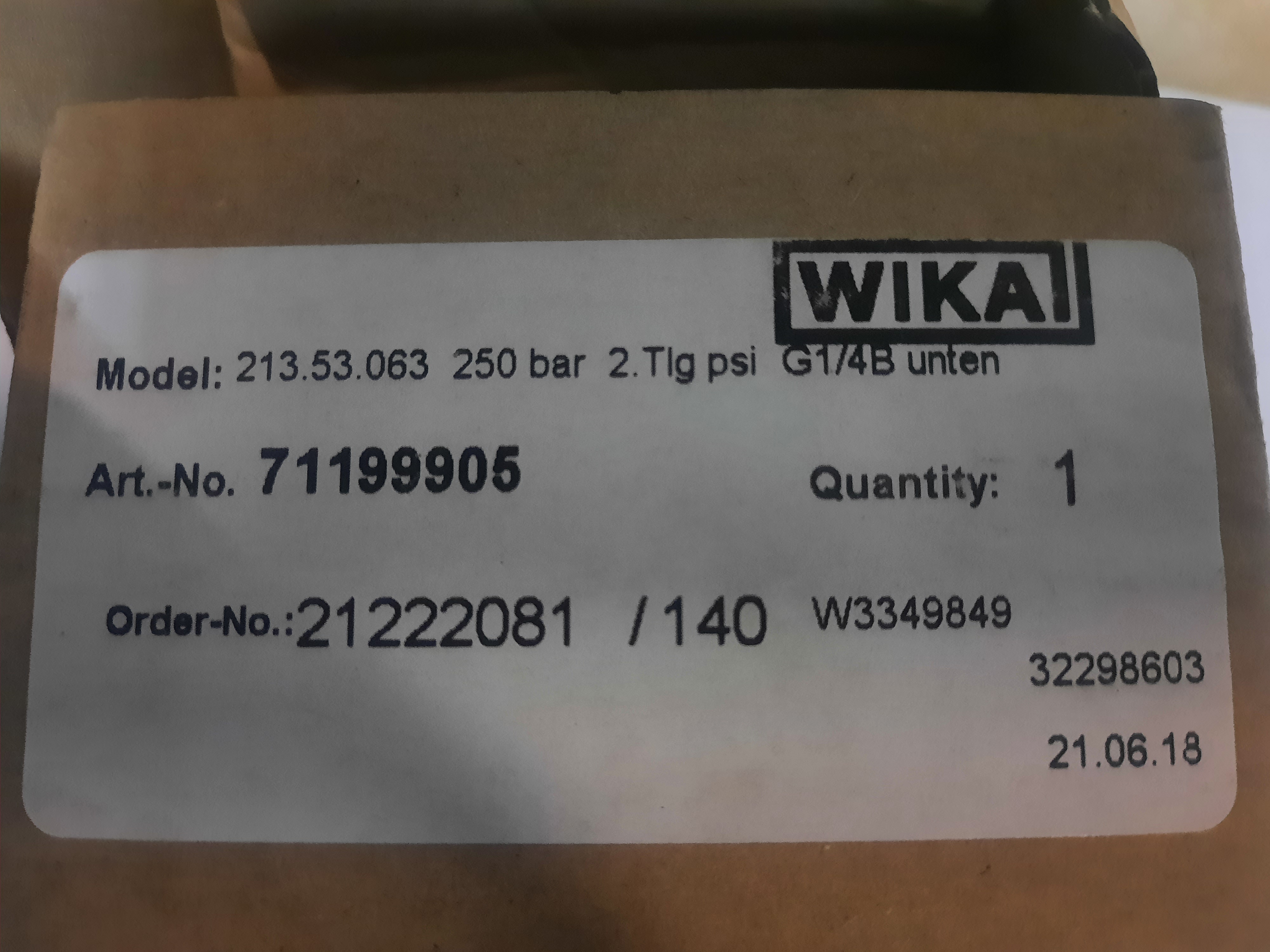 گیج (مانومتر) فشار ۲۵۰ بار    1/4 اینچ بغل رزوه  wika  آلمانی صفحه ۶ سانتی روغنی